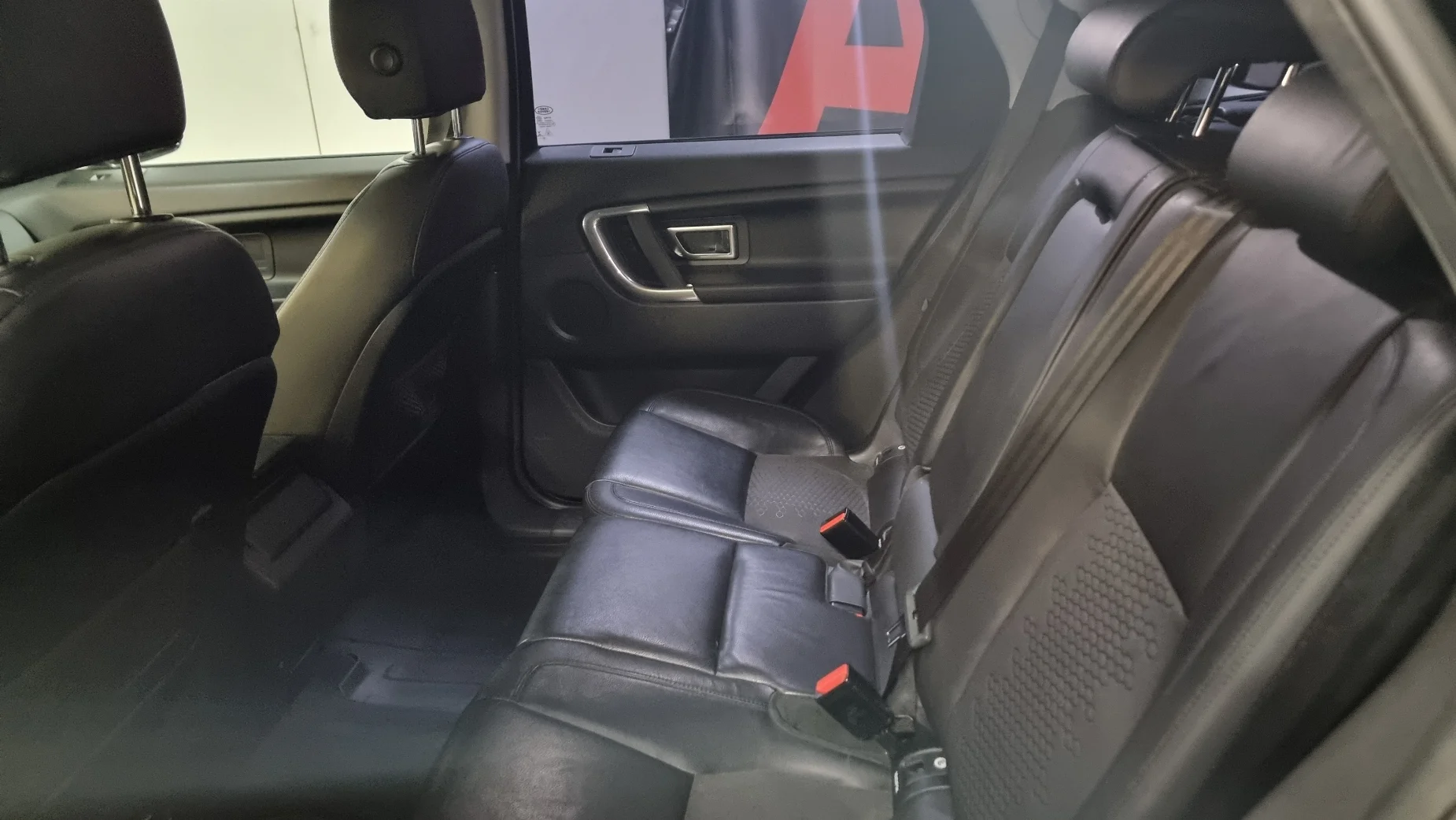 Land Rover Discovery Sport photo